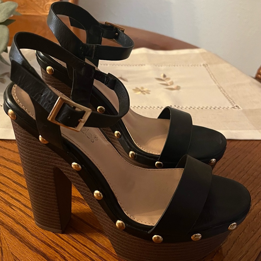 Black platform sandals